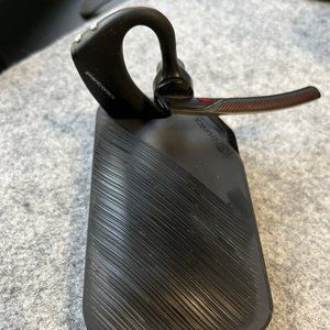 Plantronics Voyager 5200 Bluetooth ear headset